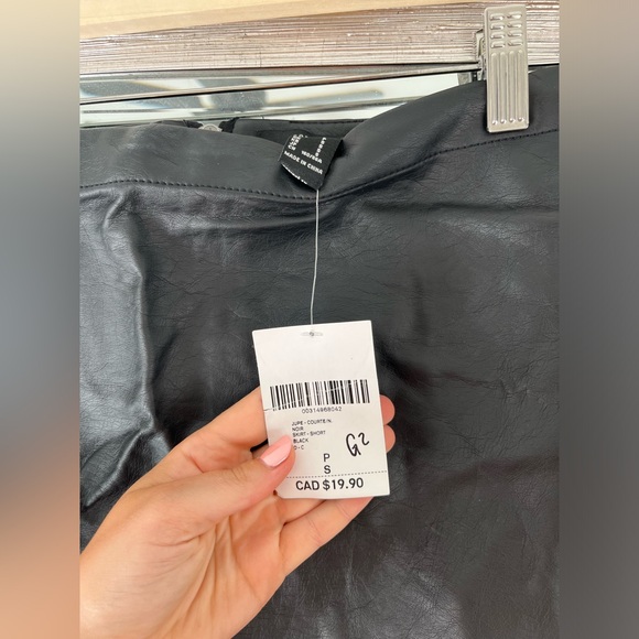 BNWT Leather mini skirt - Picture 2 of 5